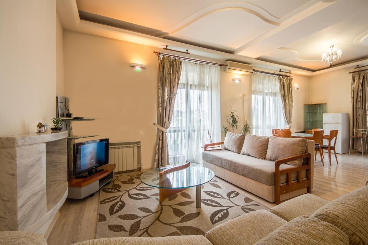 Central Apartments On Khreschatyk Kiev Esterno foto